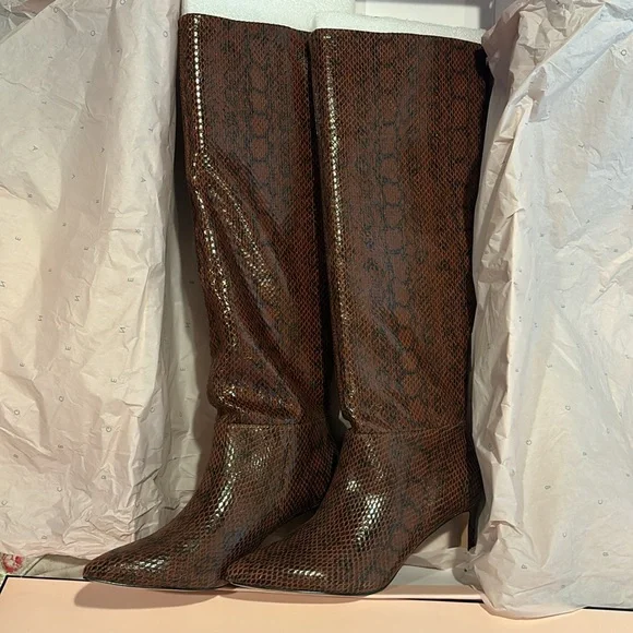 Beautiful never worn BCB generation brown snake pony toe boots - Picture 3 of 9